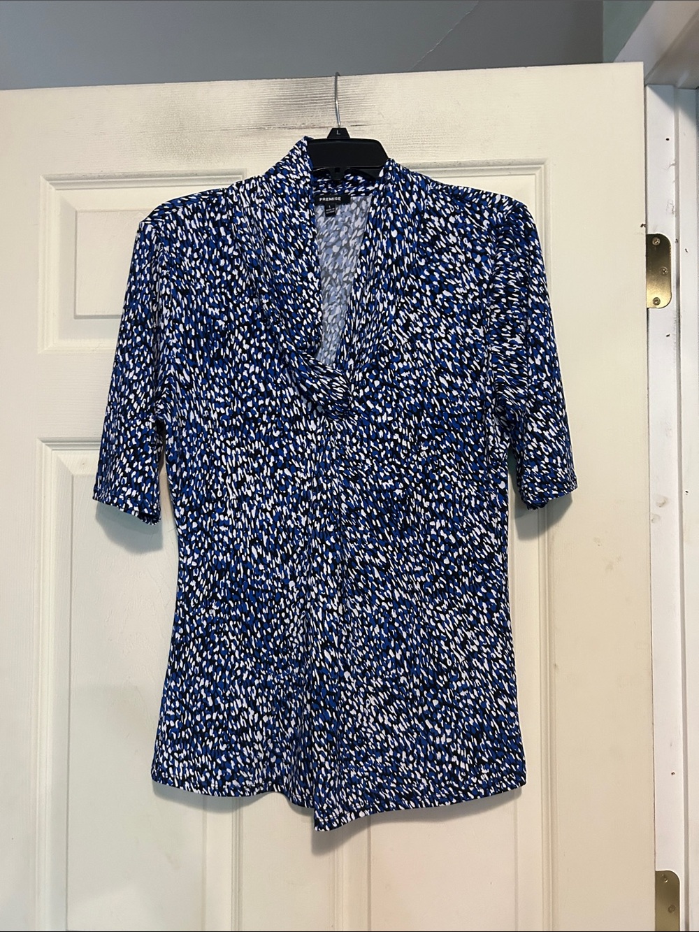 Premise Blue and White Printed V-Neck Short Sleeve Top Size Large